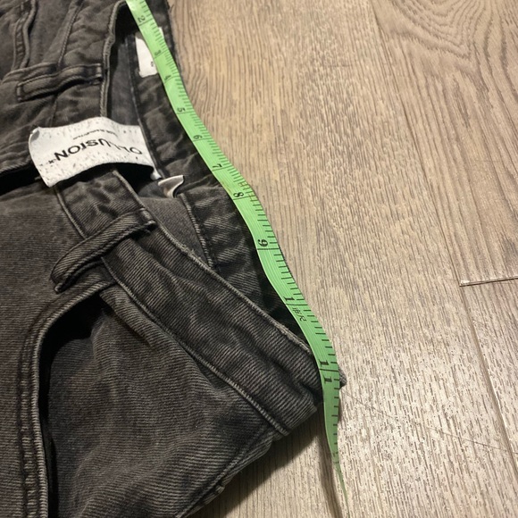 Size 6 30/30 Collusion brand mom jeans in black - Picture 3 of 5